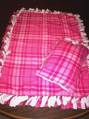 TIRO Y ALMOHADA*A cuadros rosas y blancos*Manta personalizada hecha a mano atada 40"x 26" Foto 1 de 4