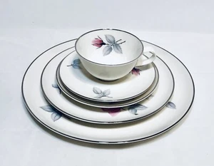 Syracuse China, Bridal Rose, a Five Piece Place Setting, Vintage - Picture 1 of 17
