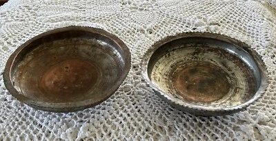 (2) Antiguo cuenco pedestal de cobre grabado persa indio del siglo XIX Foto 1 de 4