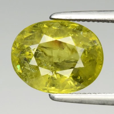 💎 2.85ct 9.2x7.3mm Oval Natural Yellowish Green Grossular Garnet - Africa Gem - Image 1 of 4