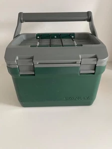 Stanley Adventure Cooler Kühlbox 6,6 L TOP Grün/Grau - Bild 1 von 7