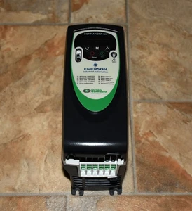 EMERSON Commander SK Modelo SKBD200150 220V 1.5KW - Para Piezas/Reparación - Imagen 1 de 9