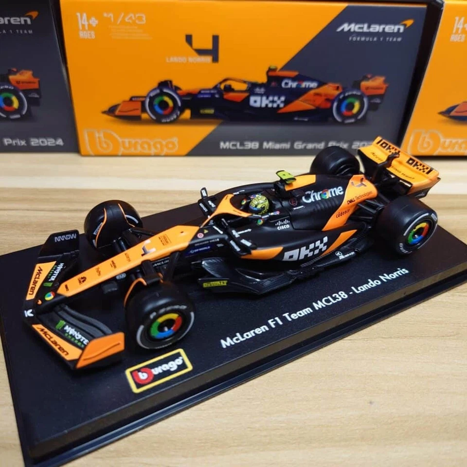1 43 BURAGO Mclaren F1 Mcl38 #4 2024 Lando Norris Pilot & Showcase BU38215-N