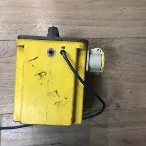 Defender 110v Transformer 3kVA 2 x 16A Outlets - Picture 1 of 7
