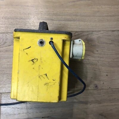 Defender 110v Transformer 3kVA  2 x 16A Outlets - Image 1 of 4