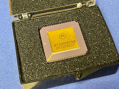 MC68000ZB8 CPU MOTOROLA VINTAGE 1986 RARE LGA 16-Bit MC68000 IN ORIG CASE NEW - Image 1 of 4