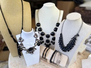 black toned jewelry Lot Of Fashion Jewelry Necklaces & Bracelets Black Gold Silv - Picture 1 of 15