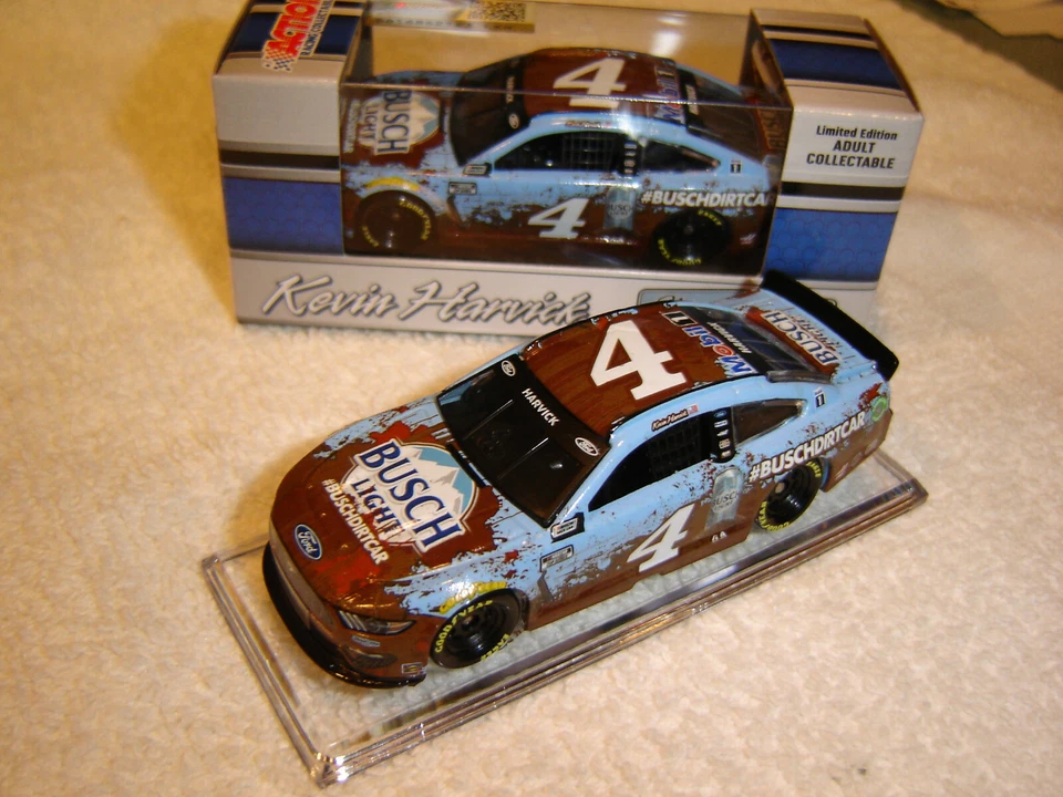 Kevin Harvick #4 Busch Light 2021 #Busch Dirt Car Mustang 1/64 nuevo en stock Foto 1 de 1