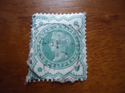 timbre postage revenue -one halfpenny-vert-Victoria -dentelé-dos emincé-oblitéré - Photo 1/2