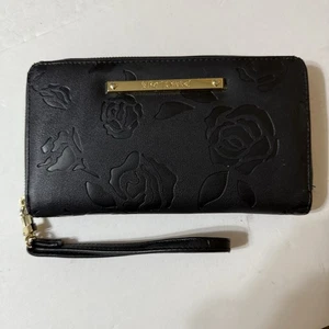 Betsey Johnson Black Rose Wristlet/ Wallet Pink Inside - Picture 1 of 8