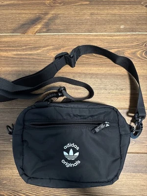 adidas originals messenger bag 9”x6”x3” - Image 1 of 4