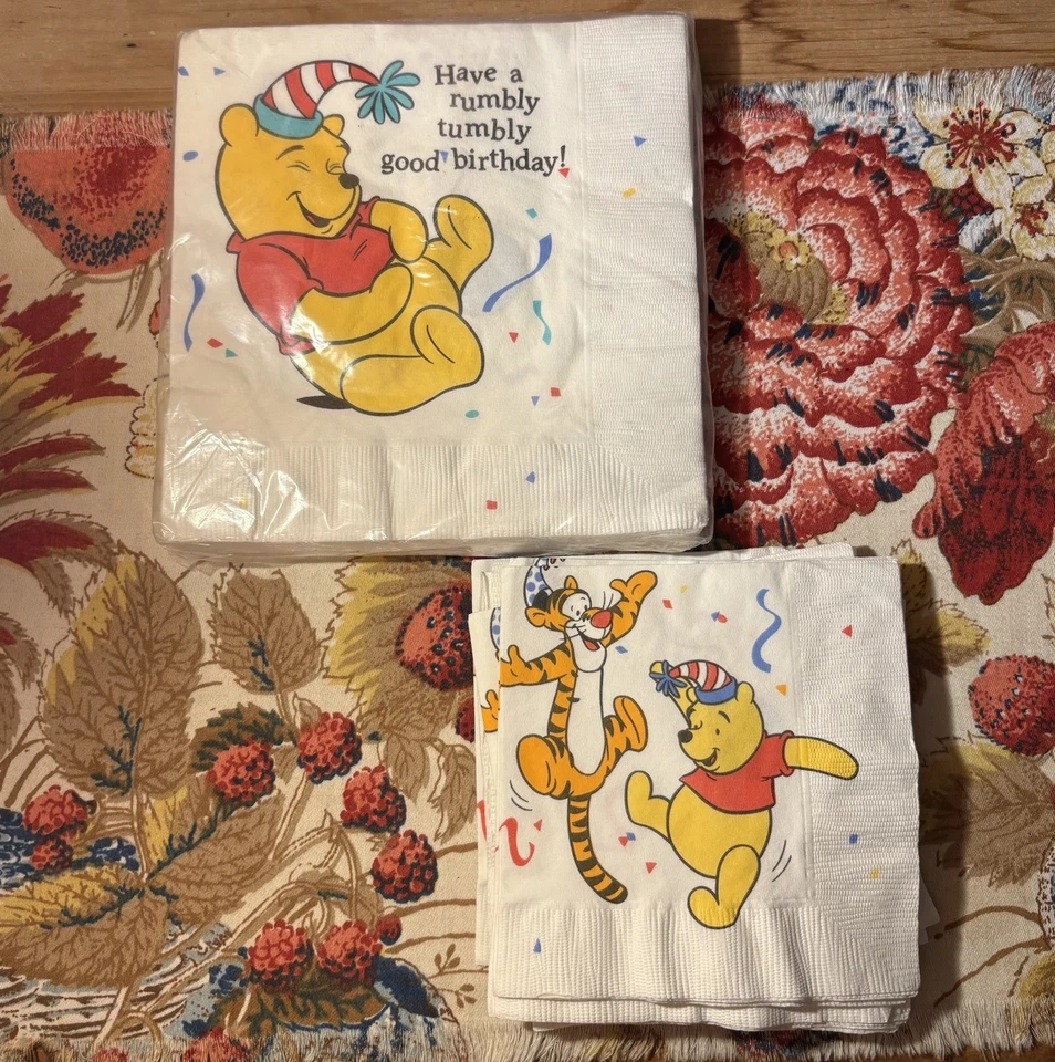 Nuevas servilletas de cumpleaños retro vintage de Winnie The Pooh tienen un cumpleaños retumbly Tumbly Foto 1 de 4