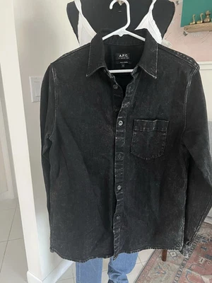 A.P.C. Jaqueta Rue Masculina Vittorio Denim Preta Lavada Tamanho Pequeno - Imagem 1 de 4