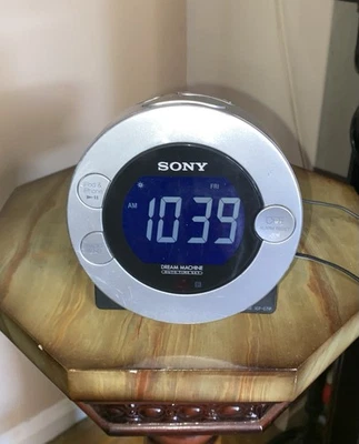 Sony Dream Machine AM/FM Radio Alarm Clock and iPod Dock ICF-C7iP Silver - Image 1 of 4