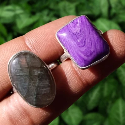 Juego de 2 anillos enchapados en plata de ley 925 con piedras preciosas de charoita y labradorita Foto 1 de 4