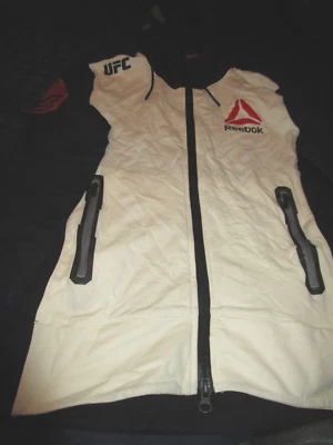 CHAQUETA CON CAPUCHA REEBOK $115 UFC ULTIMATE FIGHTING CHAMPIONSHIP RONDA ROUSEY XS Foto 1 de 4