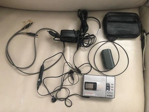 RARO Sony MZ-R30 Lettore MD Registratore Mini Disco Dischi Telecomando Batteria Case - Foto 1 di 7