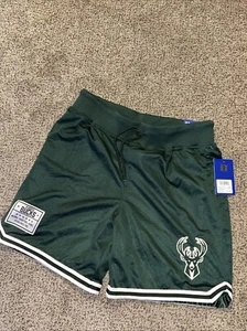 Milwaukee Bucks Shorts Men’s Sz L NBA NWT 40$ Retail EST.1968 Classic Active😇💯 - Picture 1 of 18