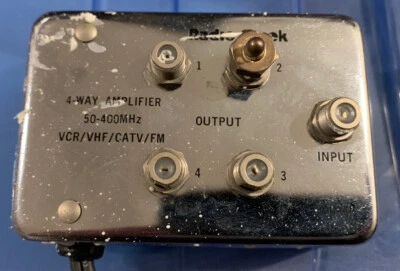 RADIO SHACK 4 WAY DISTRIBUTION AMPLIFIER - Image 1 of 2