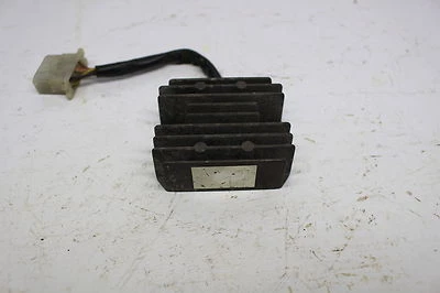 1983 KAWASAKI KZ750L СПОРТИВНЫЙ РЕГУЛЯТОР НАПРЯЖЕНИЯ ВЫПРЯМИТЕЛЬ (KSRB6) - Изображение 1 из 4