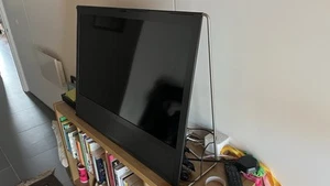 Bang & Olufsen Beoplay V1 40" TV with Floor Stand And Remote - Picture 1 of 9