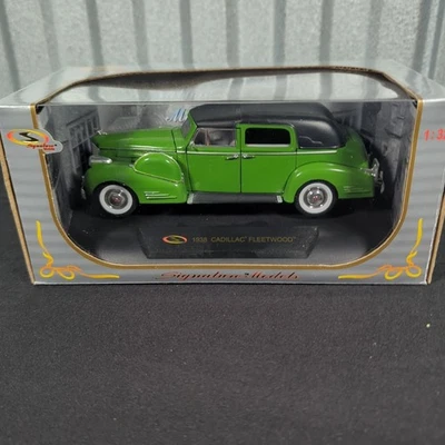 Signature Model Car 1938 Green Cadillac V16 Fleetwood Car 1:32 Scale - Image 1 of 4