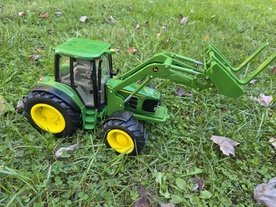 Tractor Big Farm Lights & Sounds John Deere escala 1:16 7330 sin paca de heno Foto 1 de 4