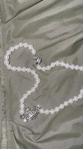 VIVIENNE WESTWOOD MINI BAS RELIEF PEARL CHOKER ORB PENDANT NECKLACE - Foto 1 di 2