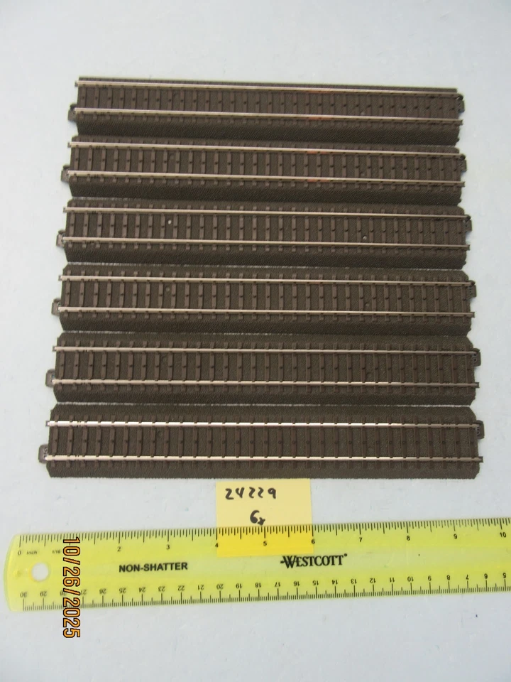 HO - Marklin 24229 C Track - Straight 9"/22.9cm (Set of 6) Out of Set - Image 1 of 2