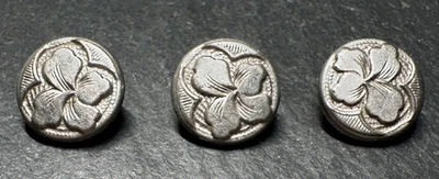 3 BOTONES FLORALES TONO PLATA .5" CAÑA METAL REDONDO ANTIGUO A JUEGO I316 Foto 1 de 4