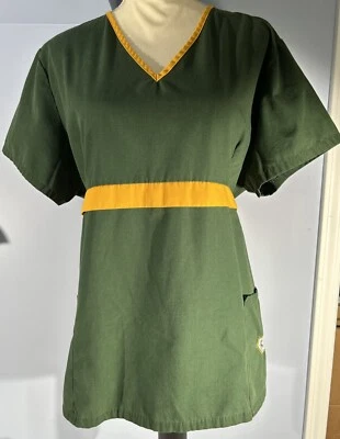 Green Bay Packer Scrub Top Shirt XL NFL Football Fitted Pleat Uniform Pocket - Image 1 of 4