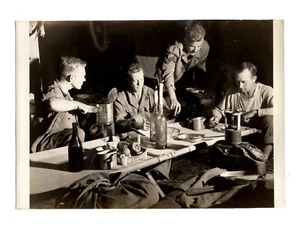 WWII WW2 Original Photo Soldiers Eating Out of Cans 1940s (Please READ) - Picture 1 of 4