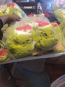 Grinch OVERSIZED UNISEX Holiday Adult Slippers WOMEN SZ 11/12 MEN SZ 9/10 G14 - Picture 1 of 6