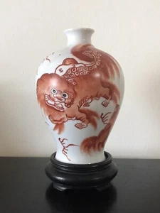 Antique Chinese porcelain vase of foo dog and poem - Picture 1 of 10