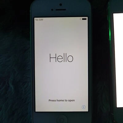 Apple iPhone 5 - 16GB - (Verizon) A1533 (CDMA + GSM) - Image 1 of 4