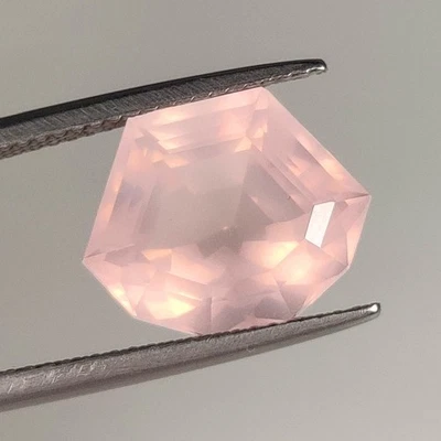 Cuarzo rosa rosa dulce natural de 6,00 quilates corte especial elegante, Brasil Foto 1 de 2