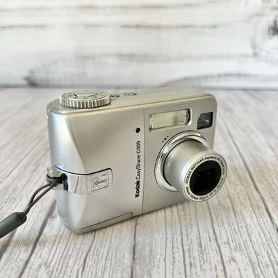 Kodak EasyShare C330 Digital Camera 4.0MP 3x Zoom Silver Retro 2000's with Case - Image 1 of 4