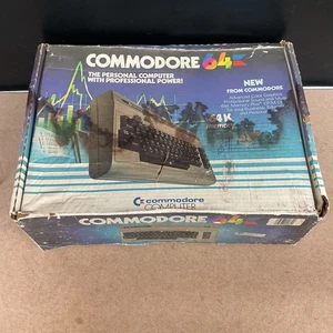 Computer Commodore 64 vintage in scatola con tutti i cavi - si accende - scatola danneggiata - Foto 1 di 13