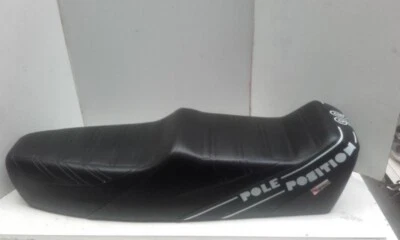 Asiento Yankee Vespa PX/LML Negro Blanco Script 125 Pole Position PUBLICACIÓN GRATUITA Foto 1 de 4