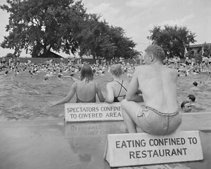 Pool Eating Confined 1942 8x10 Reprint Of Old Photo - Picture 1 of 1