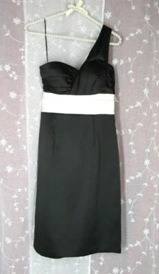 Выпуск Нью-Йорк женщин одно плечо молнии назад банта черный белый платье размер 2 - Изображение 1 из 4