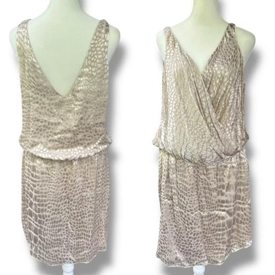 Novo Mini Vestido Haute Hippie Jacaré Jacquard Envoltório Falso Sem Mangas em Buff - Imagem 1 de 4