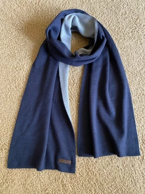 Bufanda azul Calvin Klein dos tonos nueva sin etiquetas $15. Foto 1 de 4