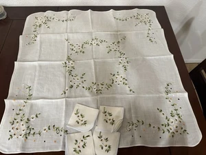Vintage Embroidered Daisy Table Cloth with matching napkins * - Picture 1 of 4