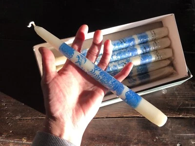 Vintage Willow Pattern Blue & White 6 Price’s 10” candles in box - Image 1 of 4