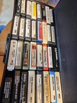 VINTAGE 8-Track Tape Storage Carrying Case Briefcase Full Lot 32 Tapes... Foto 1 de 4