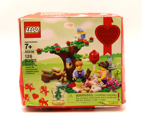LEGO Seasonal: Romantic Valentine Picnic (40236)  126 pieces 