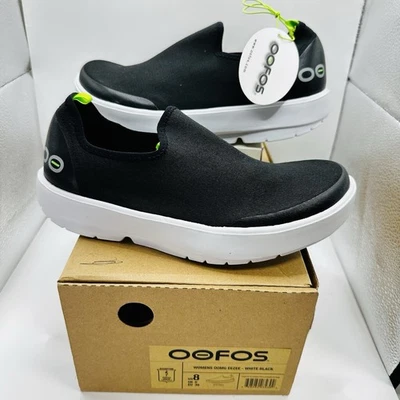 OOFOS Women's Size 8 - OOMG EEZEE Low Recovery Shoe Black White  - Image 1 of 4