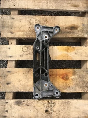 BMW E39 540i M Sport OEM (2000-2003)  TRANSMISSION BRACKET MOUNTING COVER Foto 1 de 4