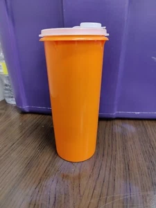 Tupperware Pitcher Container 262-6 and Tupper flip lid 603-2 - Picture 1 of 5